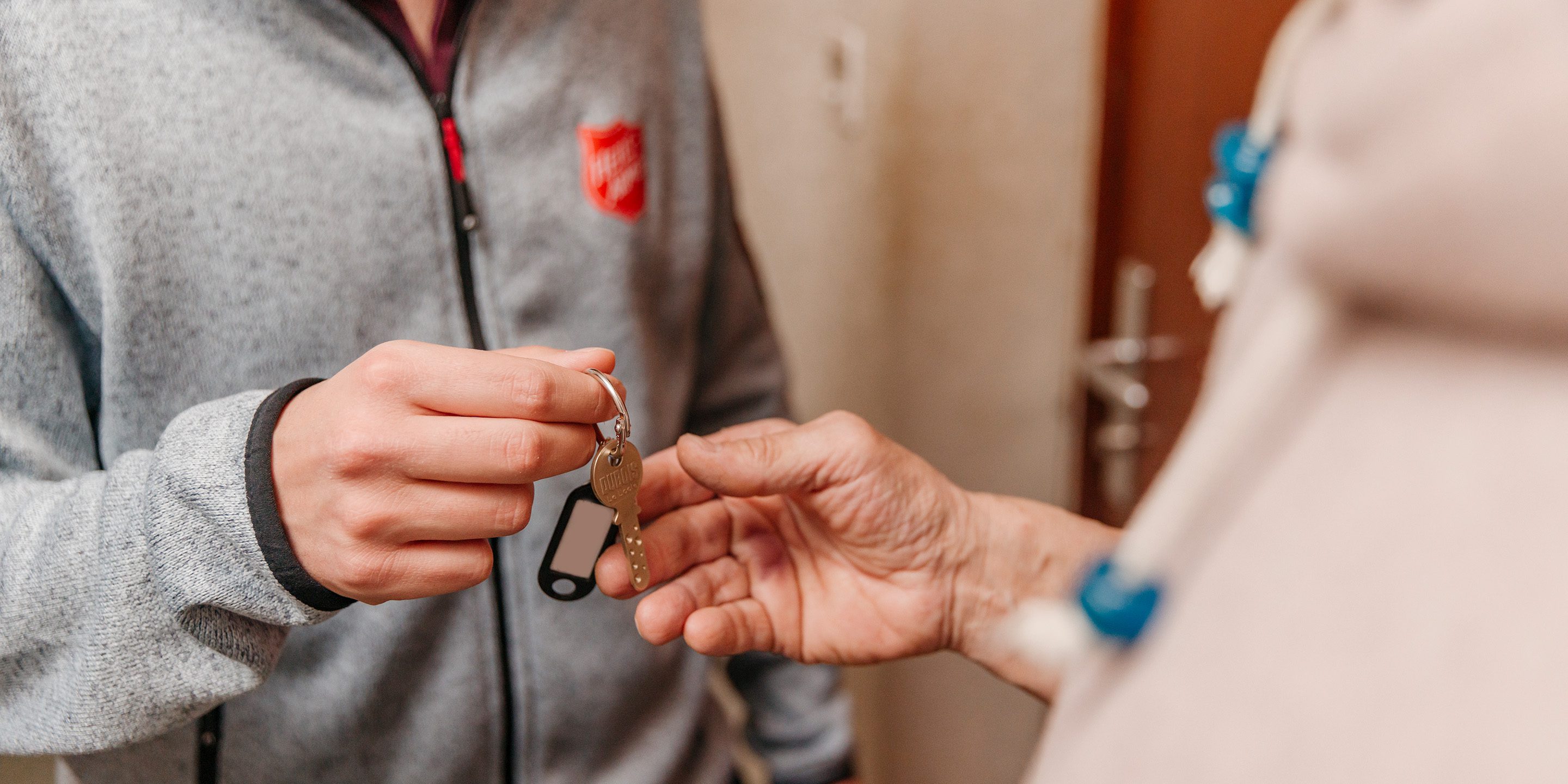 Symbolbild Schlüsselübergabe Heilsarmee Betreutes Wohnen Wohnbegleitung