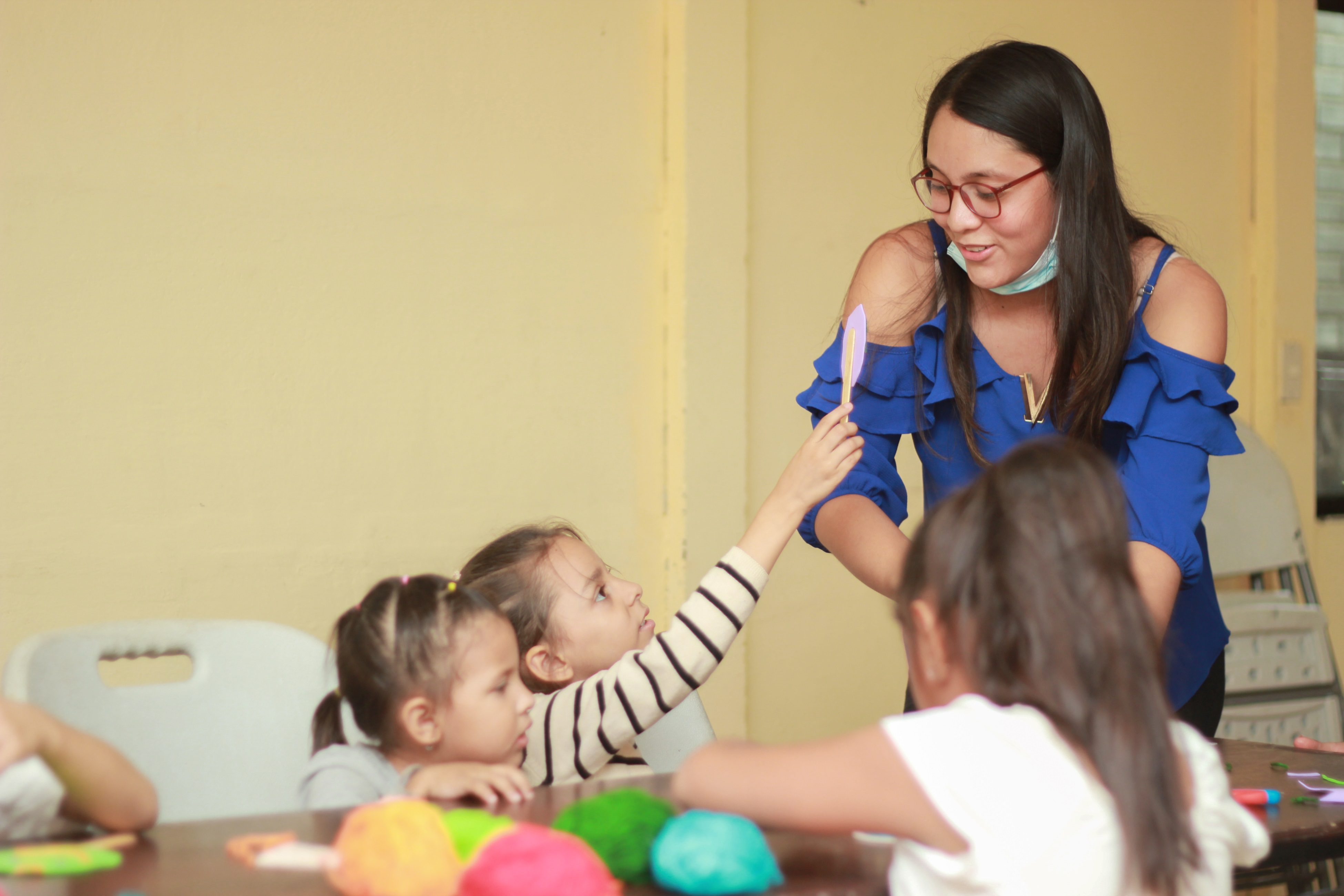 Nicaragua Kinder am basteln