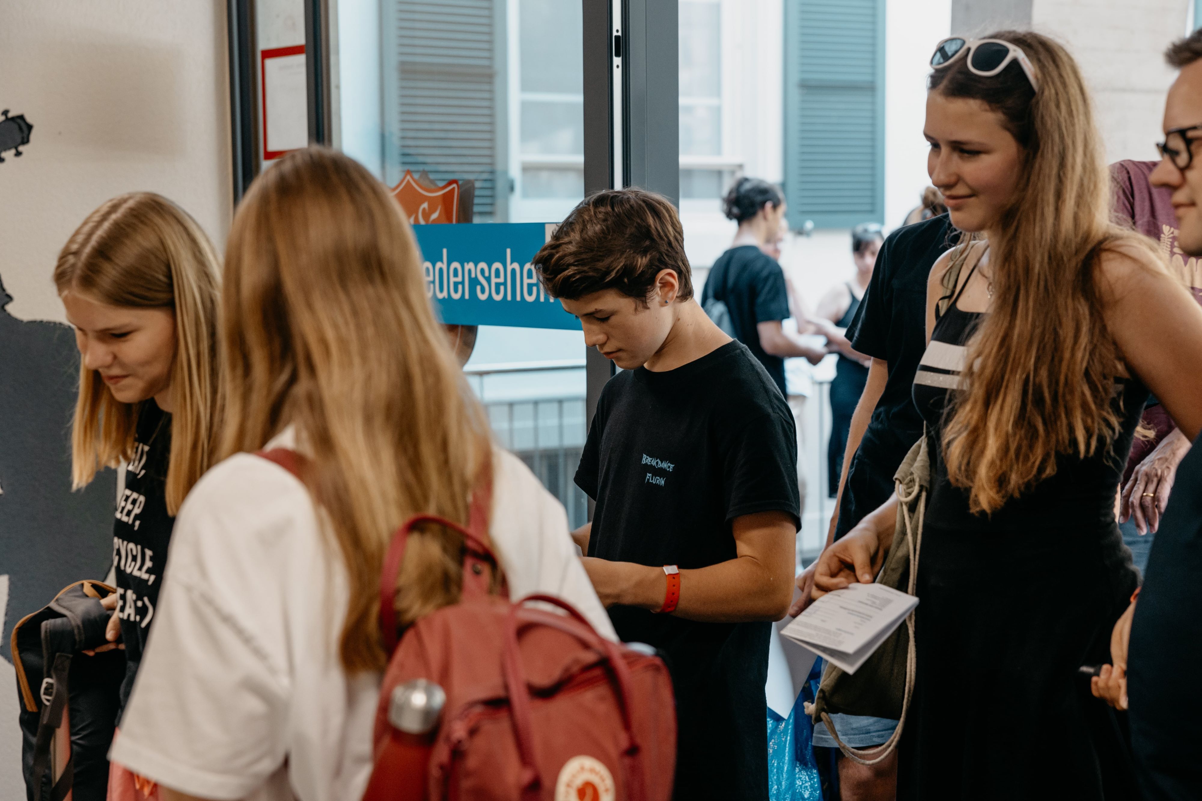 Ankunft im Lagerhaus – Einschreiben, Gesundheitsblatt, etc.