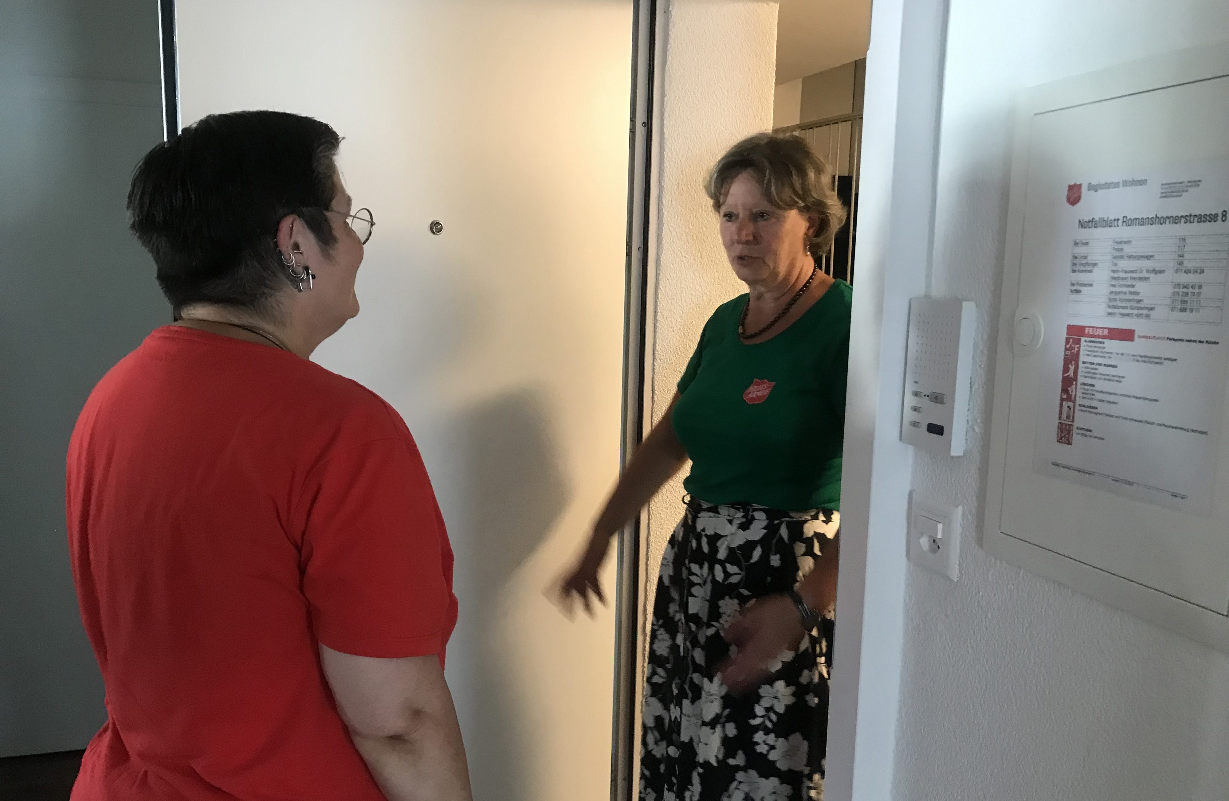 Ines Schroeder zu Besuch bei Frau Trachini