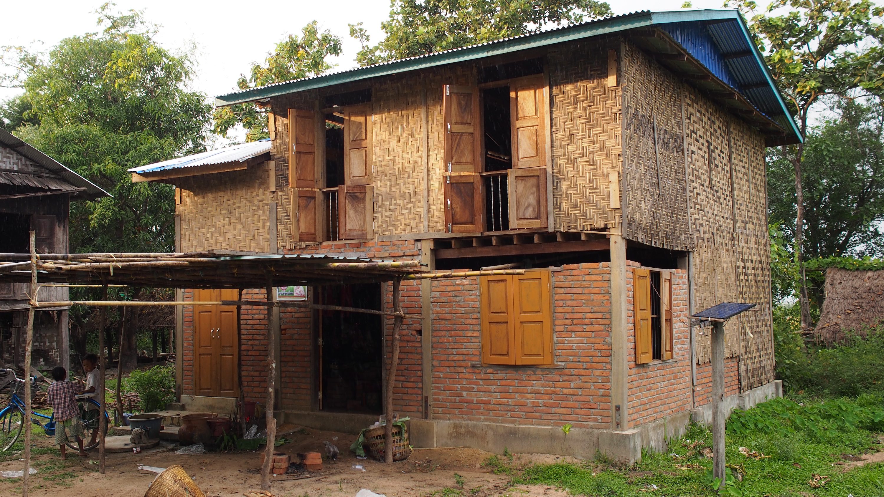 Zuhause und Laden von Daw Shwe Lone – Myanmar IE